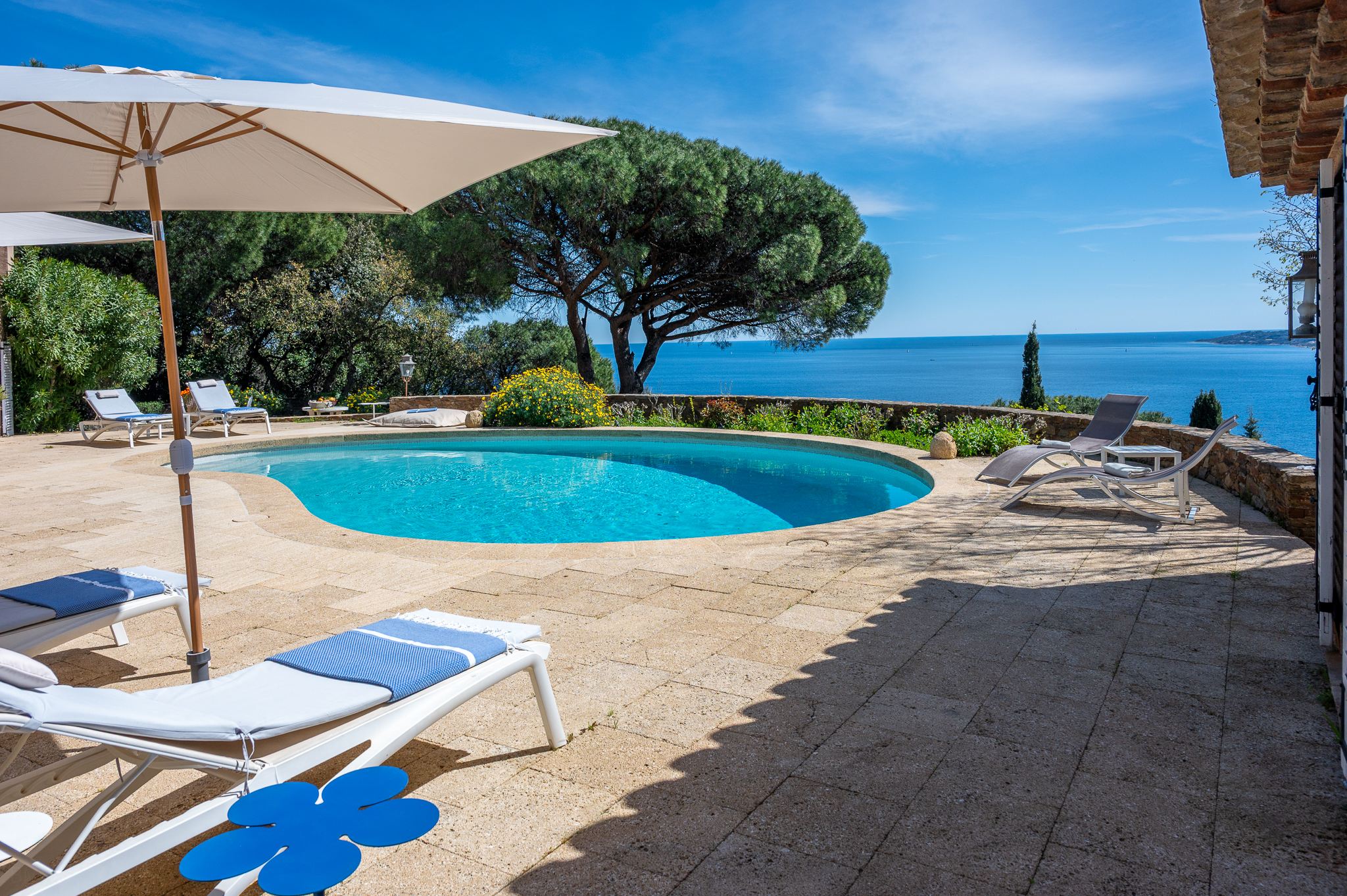 La Mourila — piscine et vue panoramique sur le Golfe de Saint-Tropez